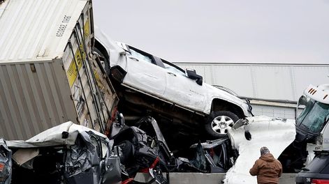Los Andes | Un choque múltiple en texas, EE.UU., terminó en tragedia luego de que murieran al menos 5 personas producto a las condiciones de la carretera por el frío. AP