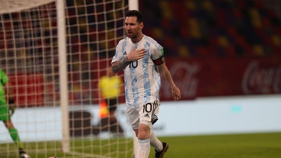 El capitán Lionel Messi marcó de penal el gol de Argentina en el estadio santiagueño. (@Argentina) El capitán Lionel Messi marcó de penal el gol de Argentina en el estadio santiagueño. (@Argentina)