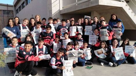 Todos los chicos de 7º grado de la escuela Nº 1-738 “Maestra Rural Ana María Castillo”, de San Martín, acompañados por sus docentes, Analía Gómez, María de los Ángeles Lucena, Patricia Prado, Natalia Cayo y su directora, Bibiana Coppi.