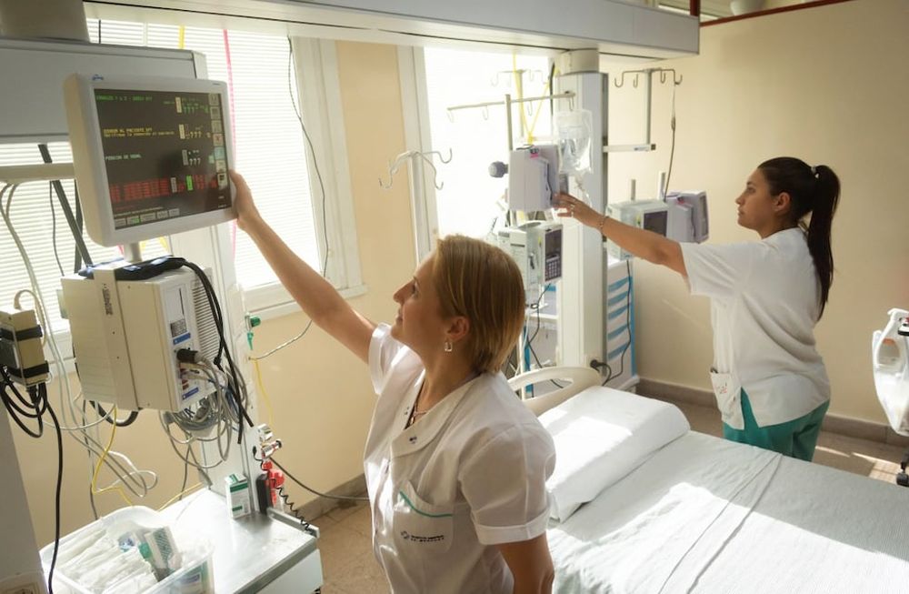 Las clínicas privadas están recibiendo a la mitad de pacientes de lo habitual.