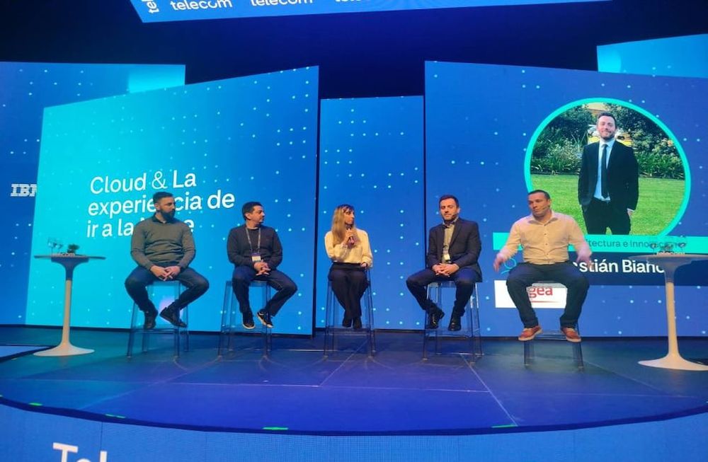 En el panel de Cloud estuvieron Gabriel Aníbal Pulice, Gerente de infraestructura y producción de Frávega; Sebastian Bianco, Gerente de Arquitectura e innovación de AGEA; Diego Colombo, CTO de Visma_Latam; y Martín Veiga, Subgerente de infraestructura de Alsea (Burger King y Starbuks).