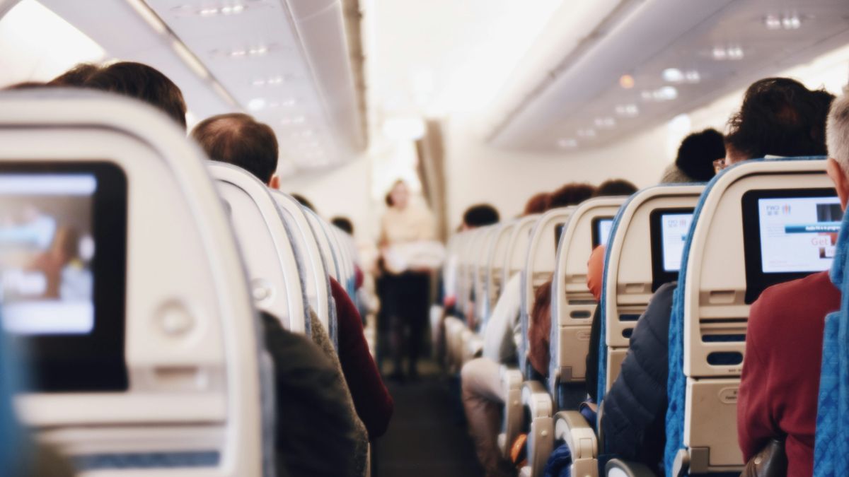 Un niño dejó una emotiva carta en su asiento de avión y conmovió a todos: 