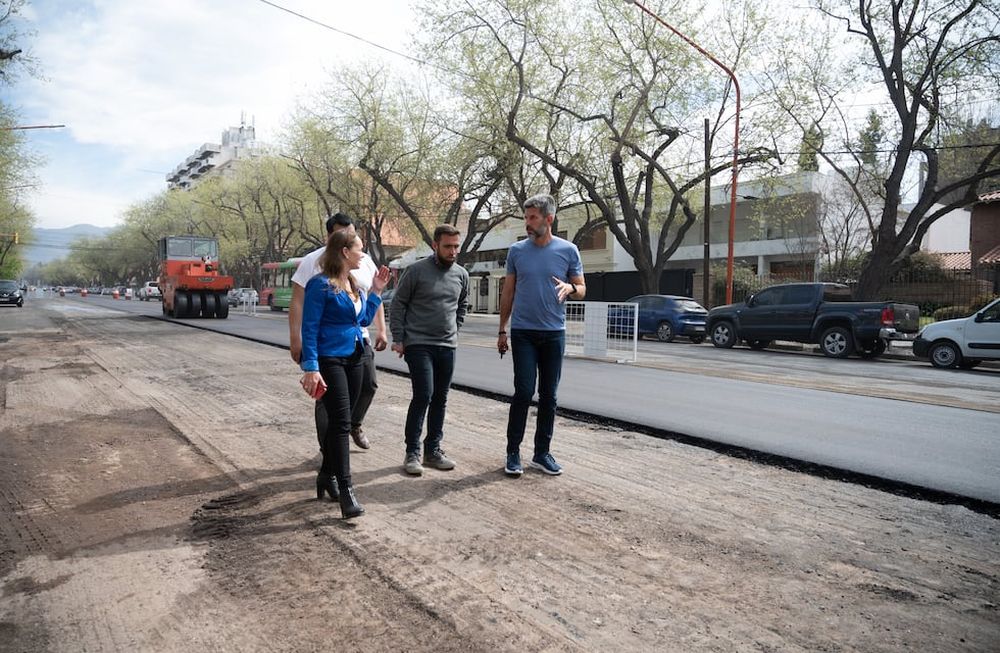 Avanzan los trabajos de asfaltado en avenida Emilio Civit