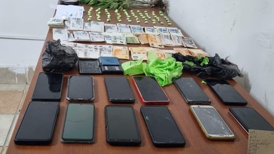 Secuestraron droga, dinero y otros elementos en un allanamiento en Palmira.
