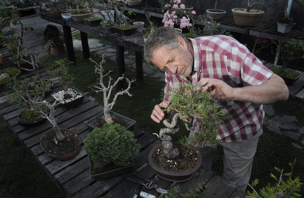 Angel desarrolla la milenaria técnica con pasión y transmite el legado a sus hijos para que continúen en el futuro. Foto Orlando Pelichotti / Los Andes
