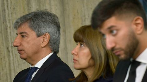 Los Andes | El Tribunal Oral Federal N°2 de Mendoza comenzó hoy el proceso oral y público contra el suspendido juez federal Walter Bento, acusado de ser el líder de una asociación ilícita que requería dinero a cambio de favores en las causas que instruía.Walter Bent