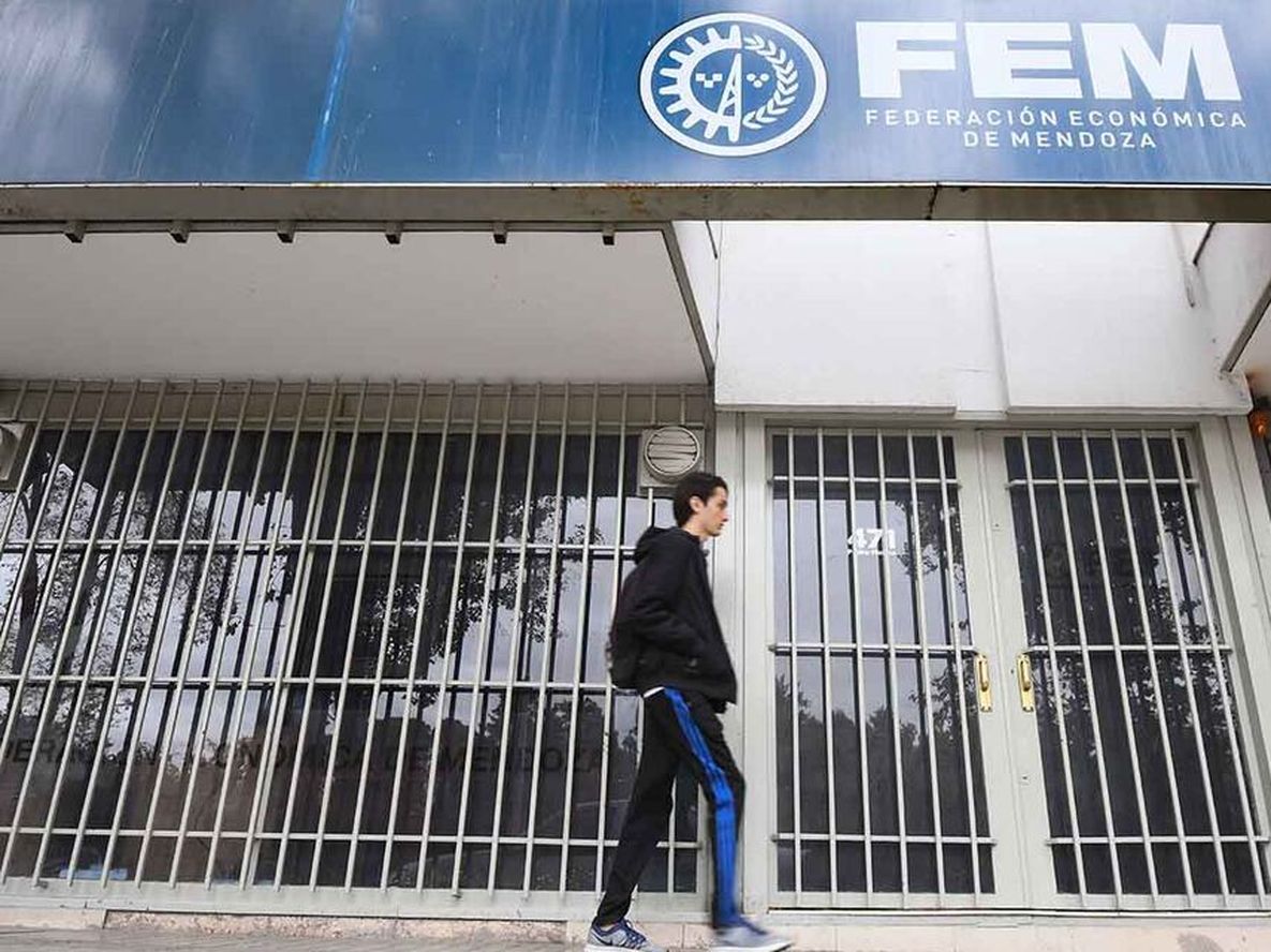 Frente del edificio de la Federación Económica de Mendoza, ubicado en calle Pedro Molina 471 de Ciudad. Foto: José Gutierrez / Los Andes