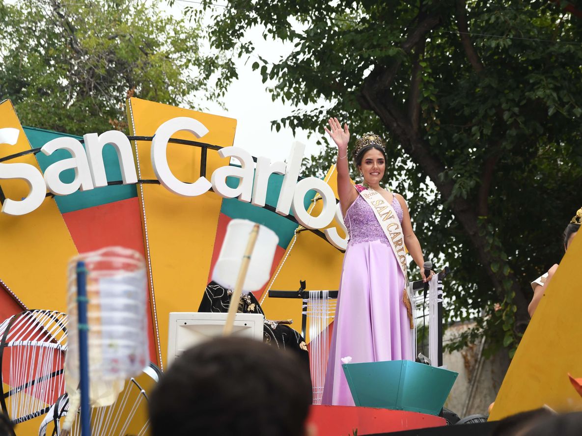 Luz Soria, reina de San Carlos.