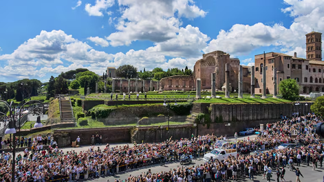 El féretro del papa Francisco se dirigió en dirección a Santa María la Mayor, en Roma.