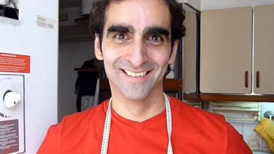 Es actor, es argentino, la rompe en Dubsmash y ahora imita a Xipolitakis