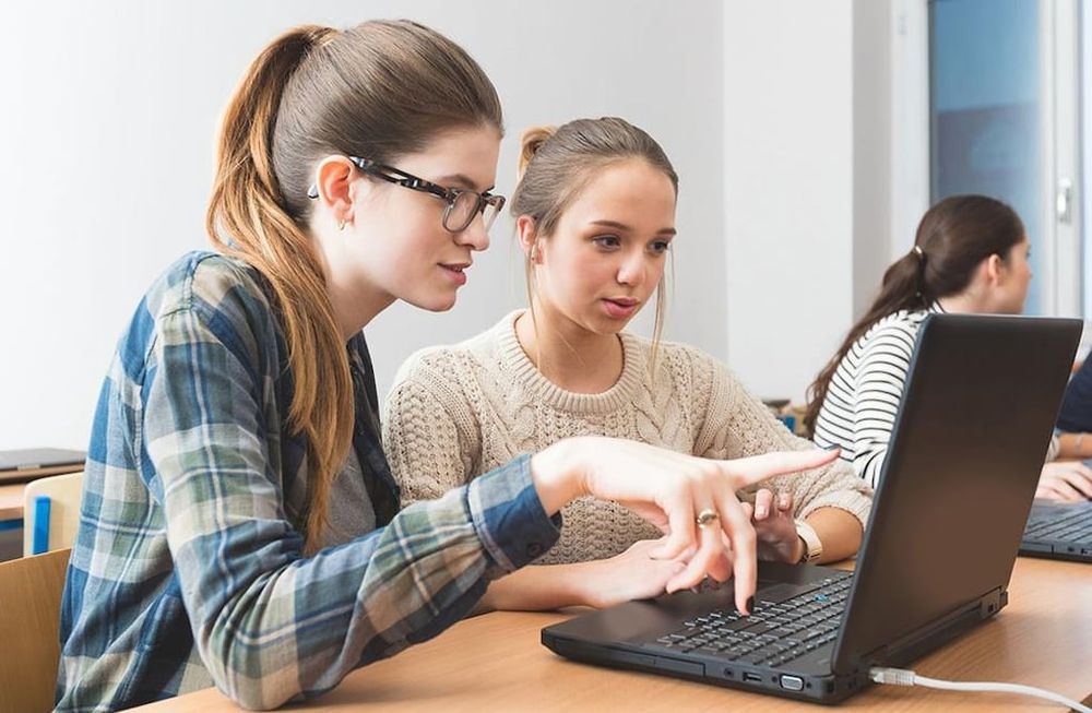 En Comunidad. La plataforma de capacitación on line, ya superó las 100,000 inscripciones y ha brindado más de 2 millones de horas de aprendizaje a nivel regional. / Foto ilustrativa