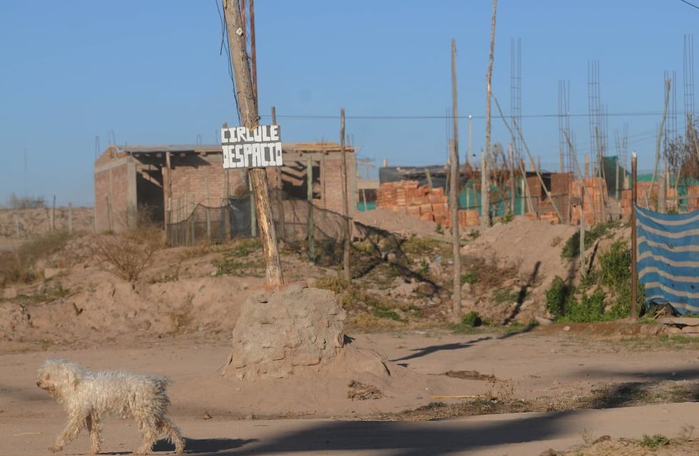 Urge aprobar el proyecto que busca facilitar lotes a bajo precio a familias que viven en cillas y asentamientos inestables