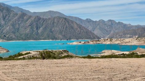 Avanzan los trabajos en la costa sur del perilago de Potrerillos: qué habrá este verano