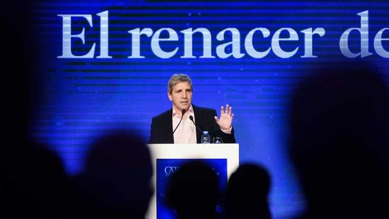 Nosotros no podemos perder nuestro tiempo refutando cada una de estas mentiras, enfatizó el ministro de Economía, Luis Caputo, en un posteo en sus redes sociales. (NA)