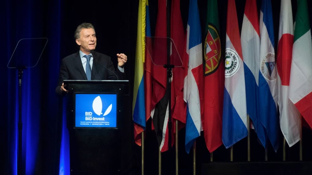 El BID quiere inversión mixta en obras y más integración comercial