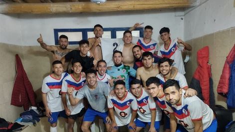 Los Andes | Festejo Melonero. El Cicles Club Lavalle volvió a ganar, conservó el invicto y sacó mayor diferencia en la B local. Gentileza / Cicles Club Lavalle.