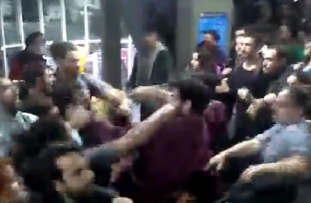 Batalla campal en Filosofía y Letras de la UBA (Captura de video).