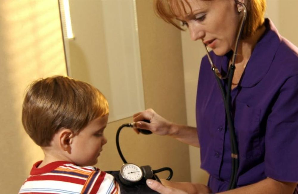 Los especialistas recomiendan el control médico en niños al inicio de clases. Foto ilustrativa.