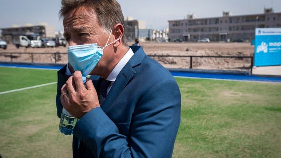 Revés. El Gobernador asegura que entendió las dificultades de debatir una ley clave en este contexto. Foto: Ignacio Blanco / Los andes