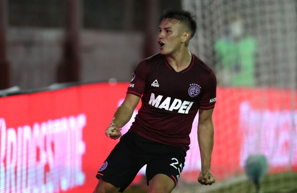 Alexandro Bernabei celebra su gol en la semifinal de la Copa Sudamericana ante Vélez. (Foto: EFE/AGUSTIN MARCARIAN)
