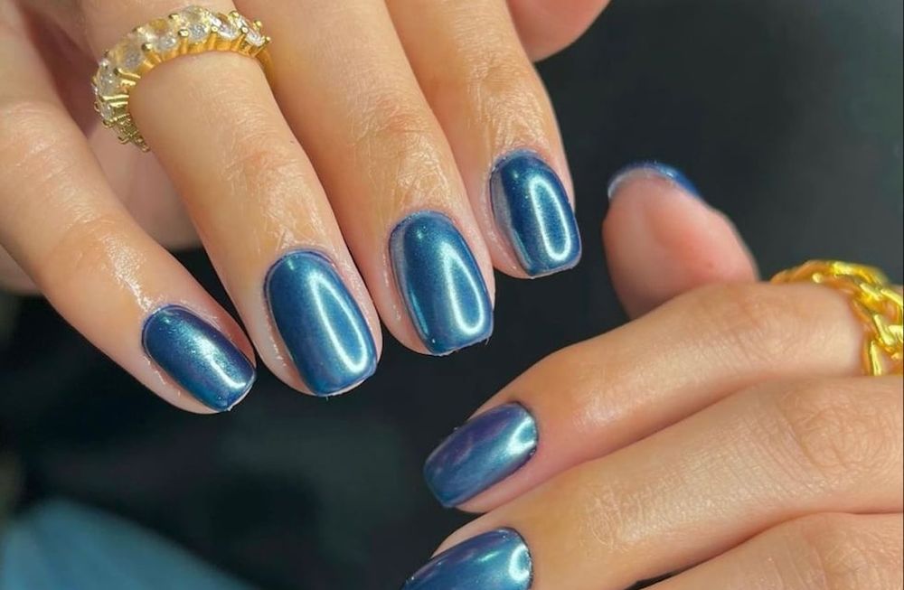 Uñas metalizadas: la tendencia para este invierno que es furor en redes.