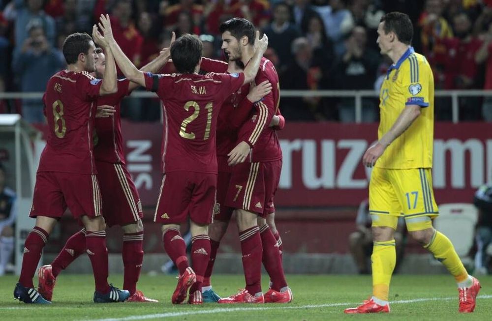 Eliminatorias Eurocopa: victorias de España, Inglaterra y Suecia