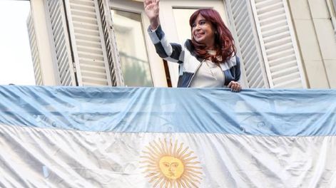 Se cierra un año que fue difícil para los argentinos y argentinas. Donde la indiferencia caló hondo en nuestra sociedad y nos encontramos cada vez más alejados unos de otros, describió Fernández (Foto: Twitter CFK)