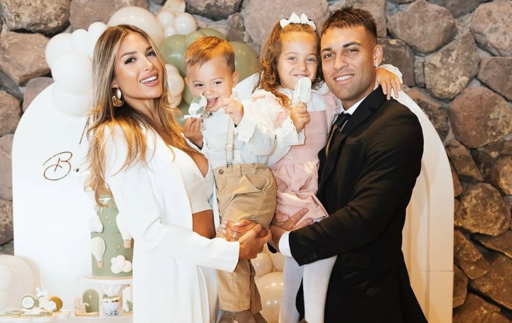 Agustina Gandolfo junto a Lautaro Mart&iacute;nez.