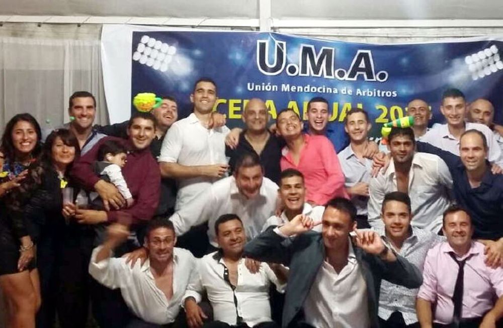 Los árbitros festejaron “sus” campeonatos