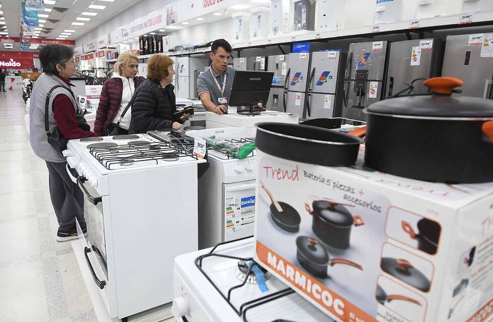 Atención al cliente en locales de MendozaFoto: José Gutiérrez / Los Andes