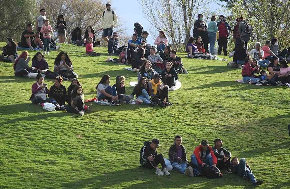 Rock, cumbia, trap y aire libre: así festejarán su día y la primavera los estudiantes mendocinos. | Foto: Los Andes
