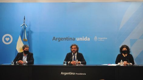 Los Andes | Matías Lammens, Santiago Cafiero y Carla Vizzotti durante la conferencia de prensa. / Clarín