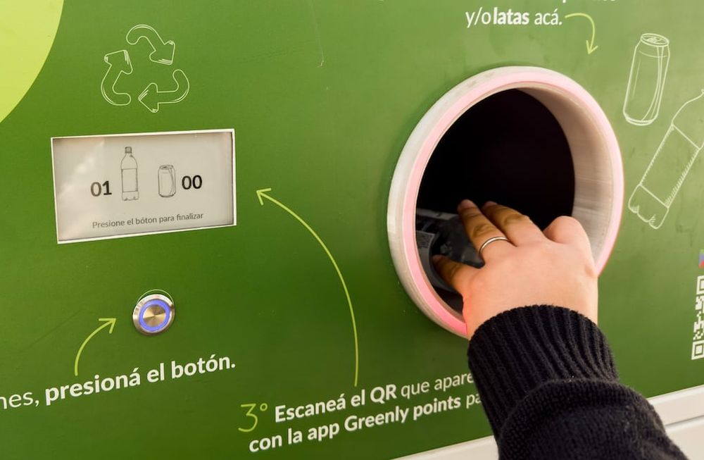 Maipú estrenó su innovador punto de Ecocanje en el edificio municipal