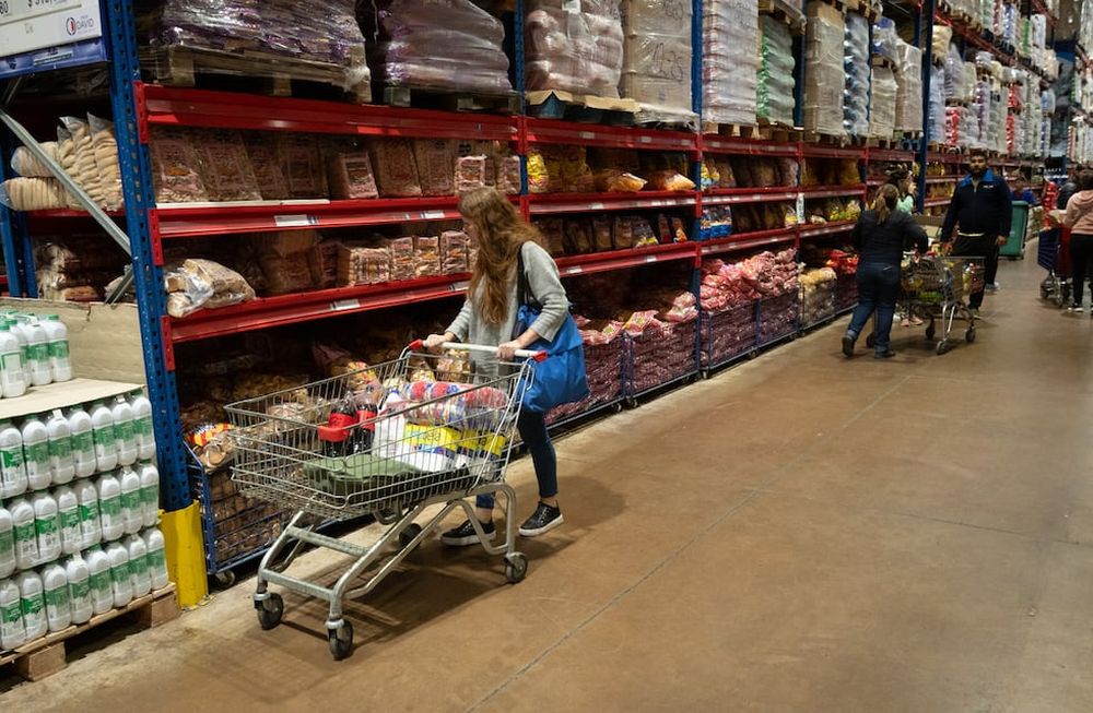 Comenzaron a bajar los precios en los mayoristas y el gobierno se ilusiona con una cifra de inflación de un dígito. Foto: Ignacio Blanco / Los Andes