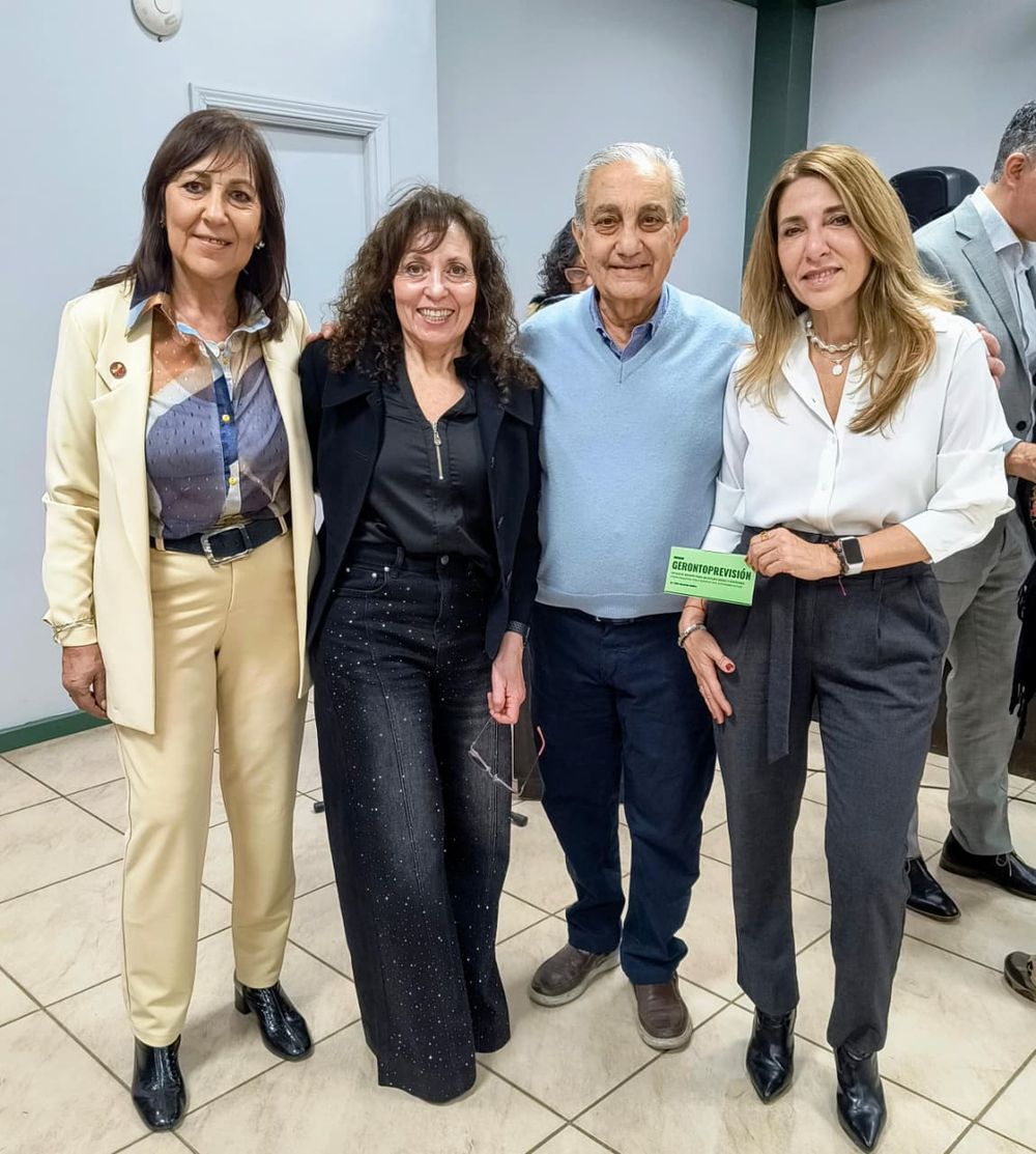 Las secretarias de la Coordinadora Nacional, Sandra Abdo (La Pampa), María Cecilia López (Chaco) y Carina Zanello (Córdoba), junto a Félix Nallim, asesor del directorio de Mendoza y de la Coordinadora Nacional. Foto: Gentileza.