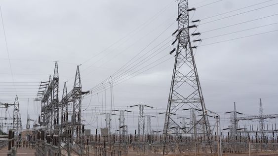 Con inversiones en generación y transporte, Mendoza casi alcanza el autoabastecimiento eléctrico. La línea de alta tensión de Cruz de Piedra. Foto: Prensa Mendoza