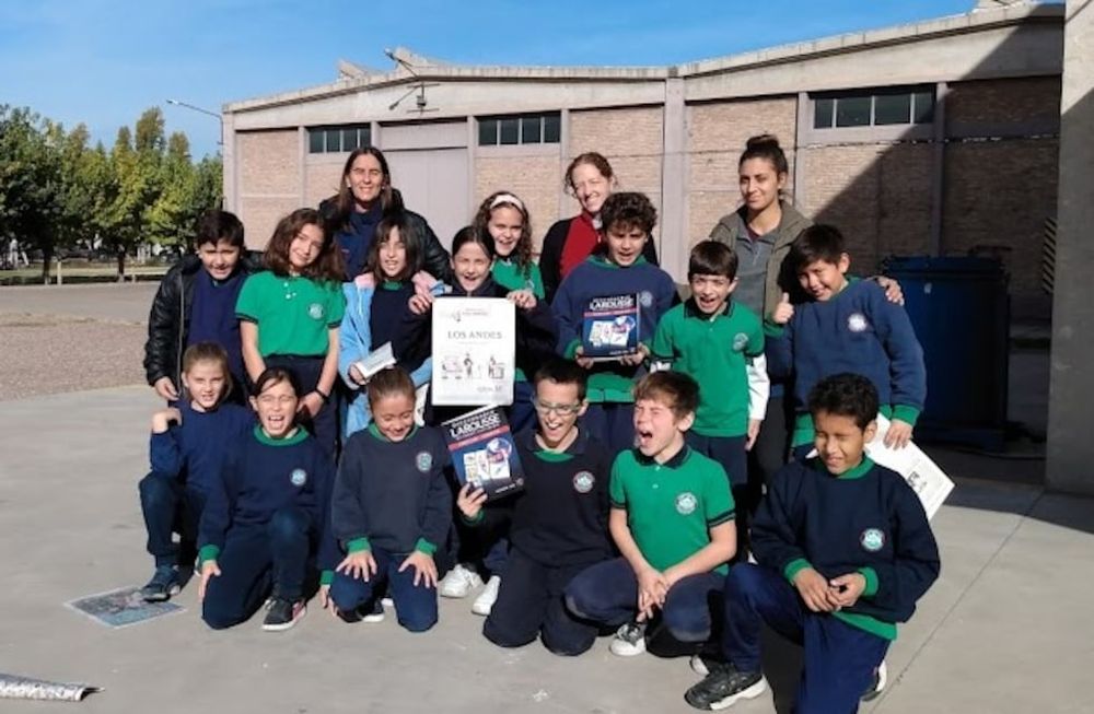 El Colegio Esloveno “Anton Martin Slomšek”, de Godoy Cruz, visitó la planta impresora de Los Andes