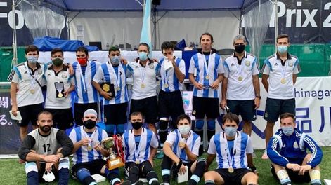 El plantel campeón del Grand Prix de Tokio.
