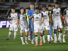 El Lobo sufrió una dura derrota frente a Estudiantes en el estadio Víctor Legrotaglie. El Lobo sufrió una dura derrota frente a Estudiantes en el estadio Víctor Legrotaglie.