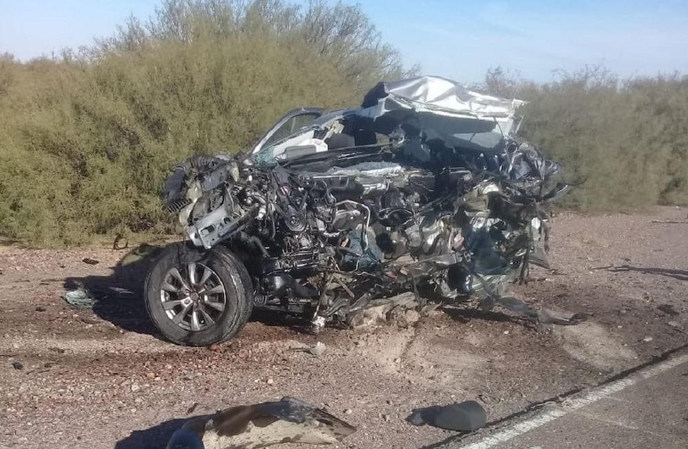 La Amarok quedó destrozada y con su conductor fallecido en el interior tras el tremendo choque en Santa Rosa. | Foto: Prensa Ministerio de Seguridad