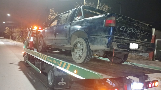 completamente ebrio manejaba por maipu: impacto con el test de alcoholemia y le quitaron la camioneta