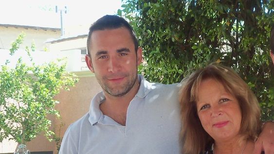 Margarita Gutiérrez, la mujer asesinada, y su hijo mayor David Demaldé, ahora detenido.