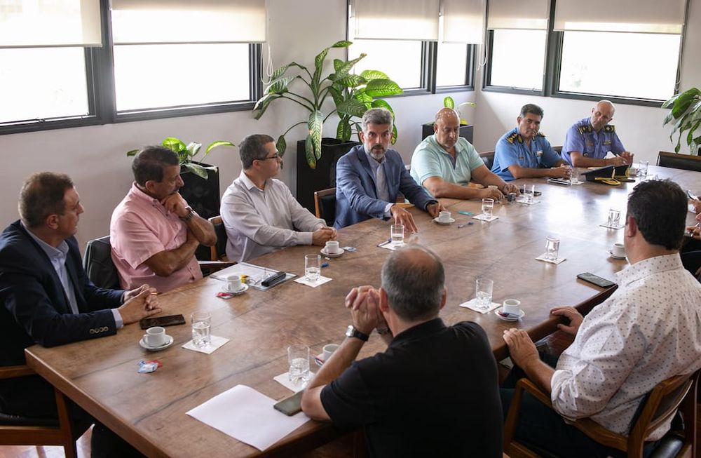 El intendente suma a taxis y remises al programa Ojos en Alerta