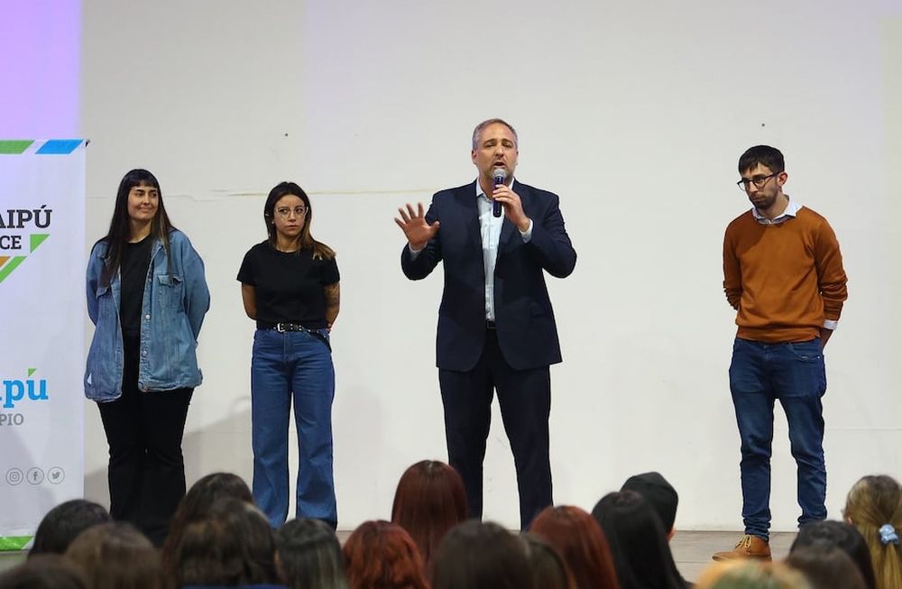 Maipú incentiva el uso de Chat GPT entre docentes y alumnos