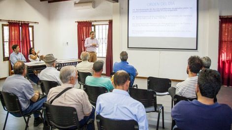 Los usuarios se reúnen en las Inspecciones de Cauce para tratar el presupuesto 2024