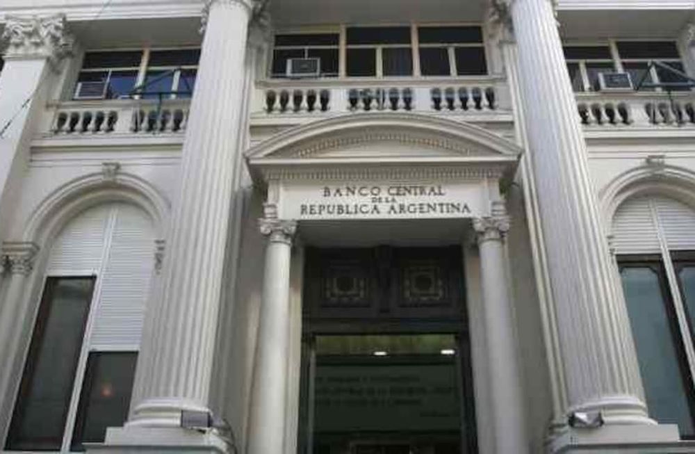 El BCRA flexibilizó su control de compra de dólares a los bancos.
