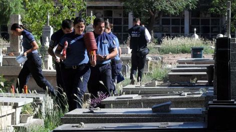 Los Andes | Caso Guardati: removieron diez tumbas y hallaron 14 cadáveres
