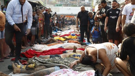 Los vecinos del complejo de favelas Penha, en Río de Janeiro, hallaron más de 50 cuerpos un día después del operativo policial más mortífero registrado en la historia de la ciudad.