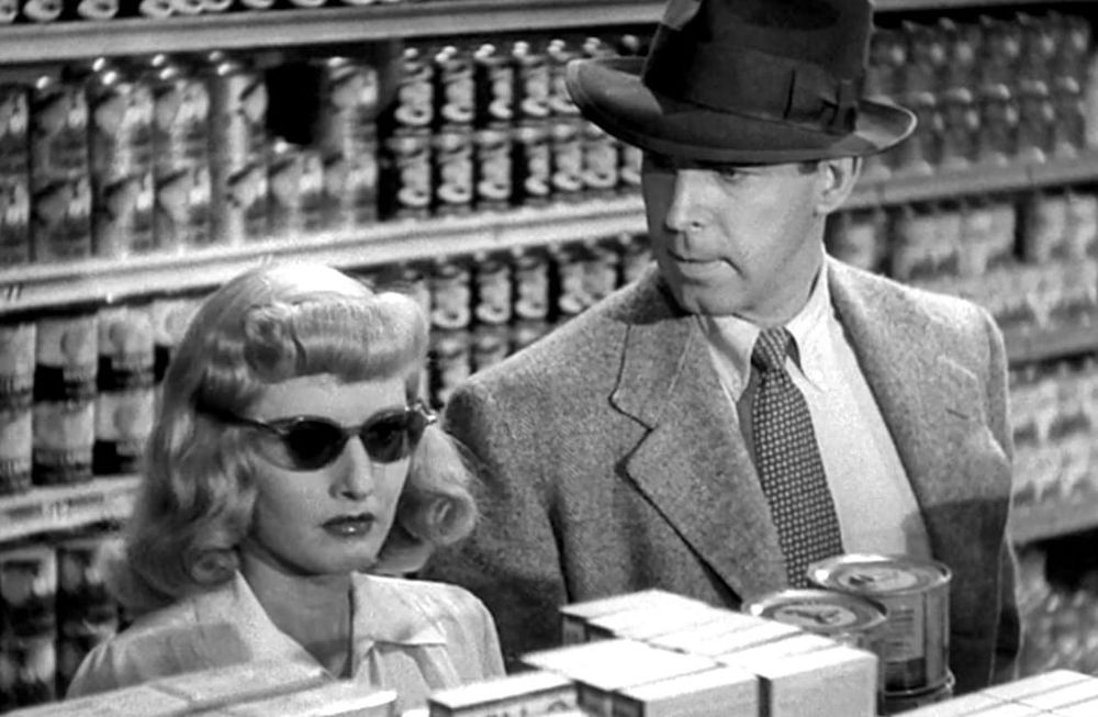 Phyllis Dietrichson (Barbara Stanwyck) y Walter Neff (Fred MacMurray) planean el asesinato para cobrar un seguro de accidente en Pacto de sangre (Double Indemnity, 1944)