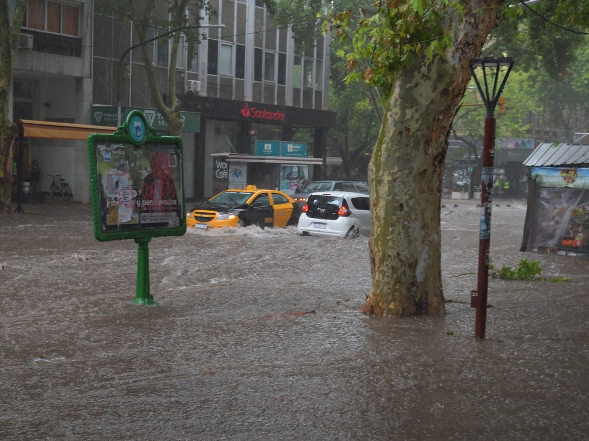 El Gobierno de Mendoza desplegó un operativo durante la tormenta de este viernes.&nbsp;